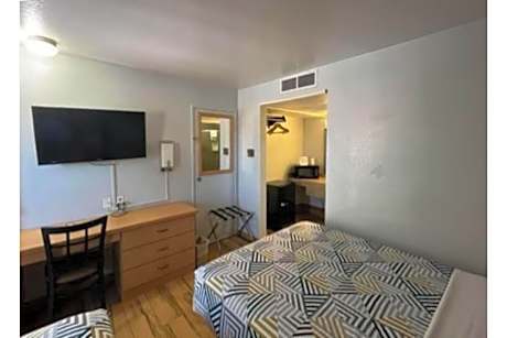 King Room - Non-Smoking