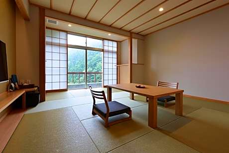 Japanese-Style Quadruple Room