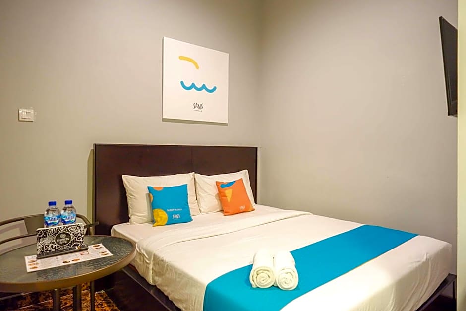 Sans Hotel Empress Simpang Lima