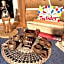Golden Cabin - Hot Tub - Games Barn - Theatre
