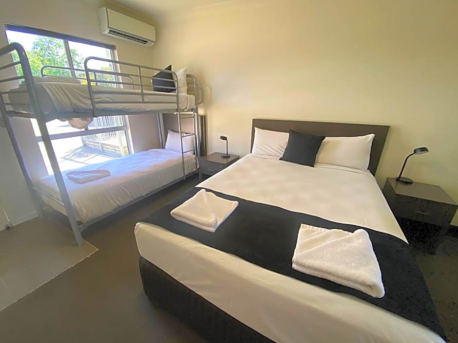 Dooley's Tavern & Motel Springsure