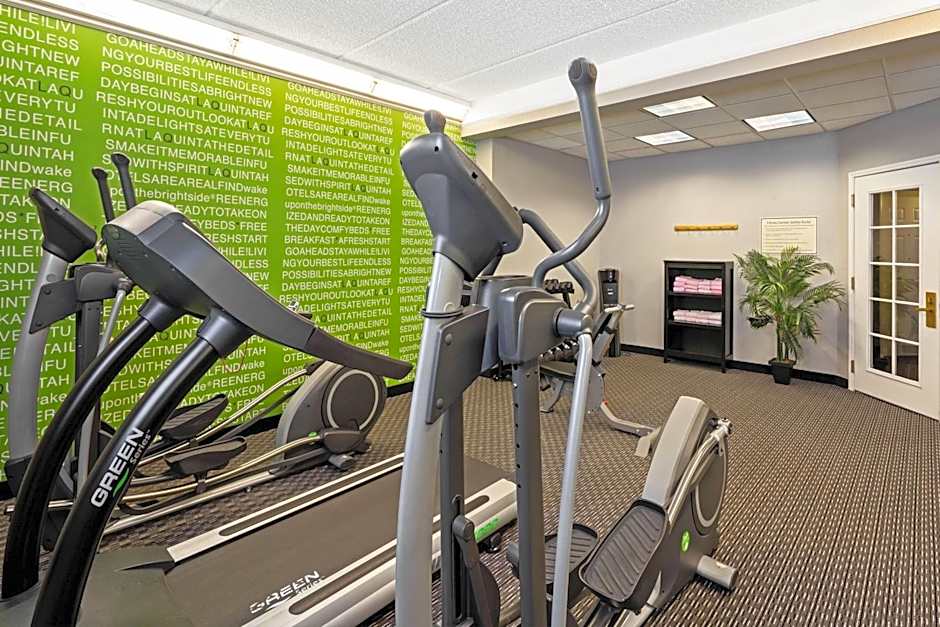 La Quinta Inn & Suites by Wyndham Houston West Park 10