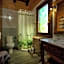 Casa del Valle, Lodges