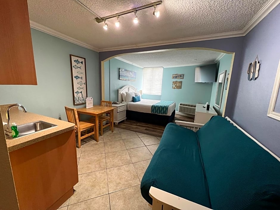 Pelican Pointe Hotel