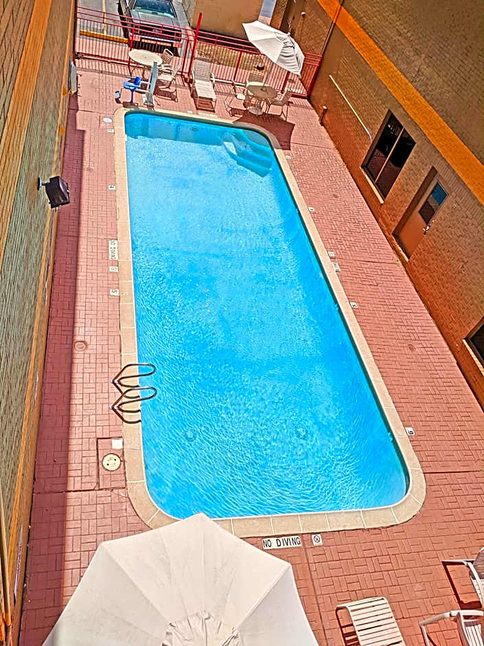 Howard Johnson by Wyndham Houston Hobby Airport