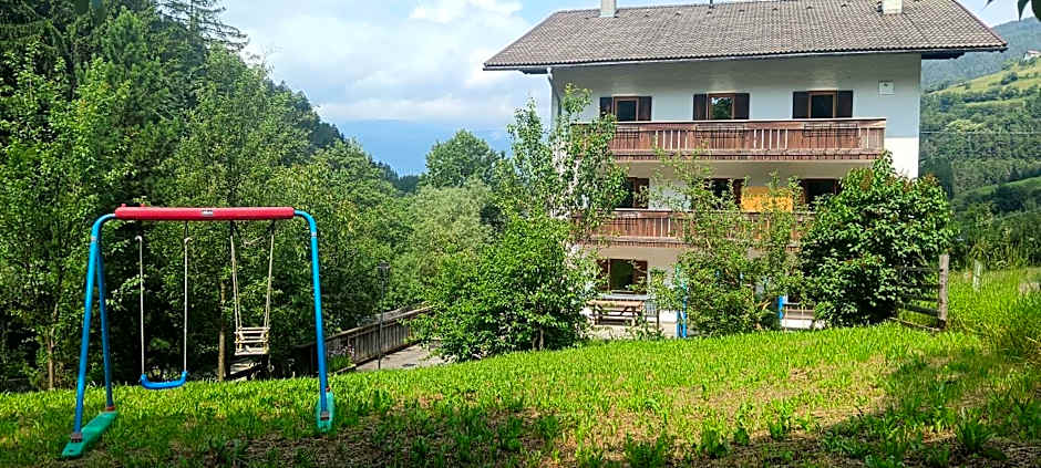 SAN PIETRO DOLOMITI Small Budget Hotel