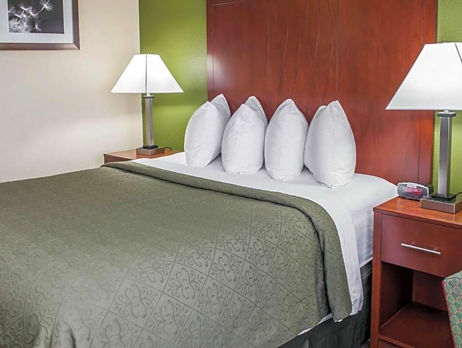 Quality Inn & Suites South Bend Airport