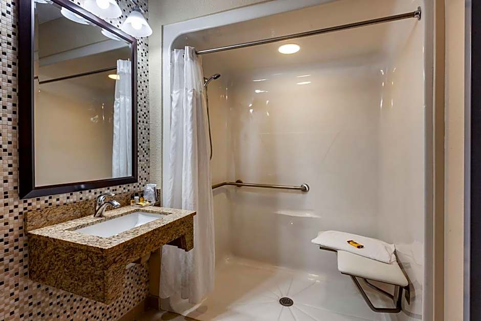 Best Western Plus Woodstock Inn & Suites