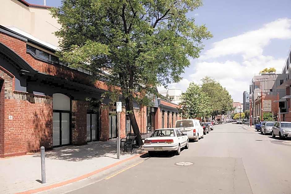 Inner-city 2 bedroom apartment - perfectly located