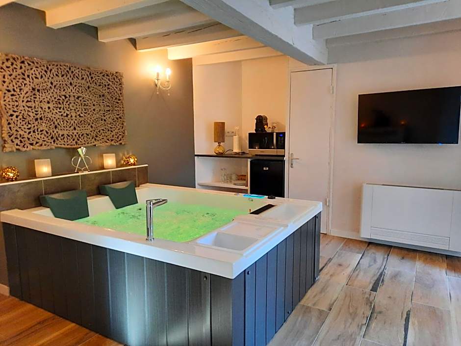 CHARME AU FIL DE L'EAU