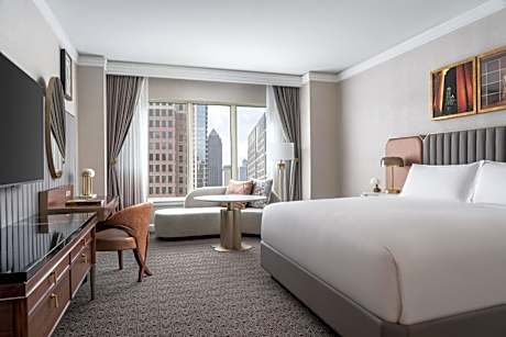 Club lounge access, Guest room, 1 King Bed