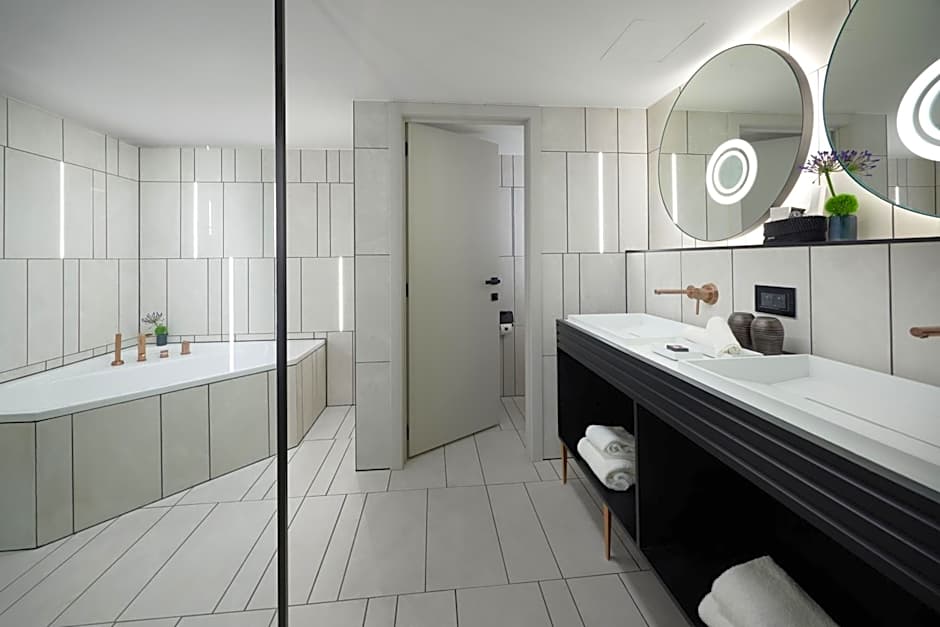 Cardo Brussels, Autograph Collection