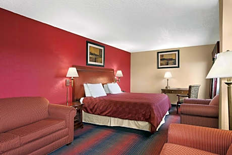 Queen Studio Suite - Non-Smoking