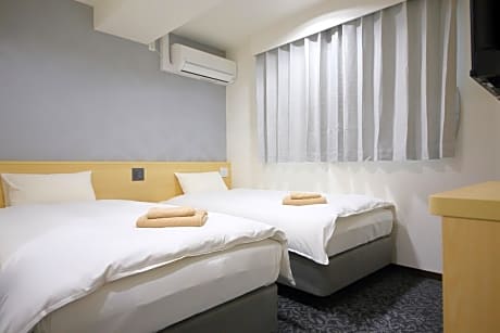 Renovated Standard Twin Room - Non-Smoking