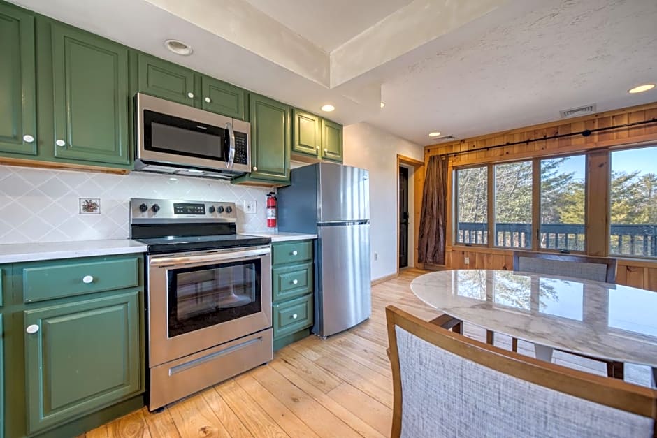 The Haüs Windham - Luxury Suites, Hot Tub, Mountain Views!