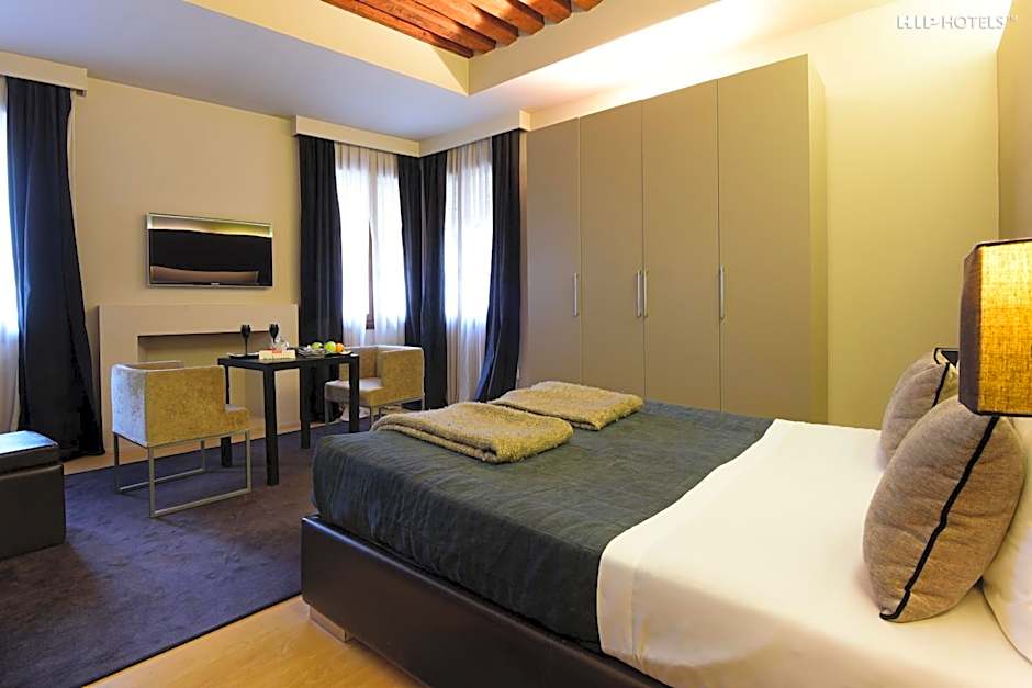 Charming House DD724