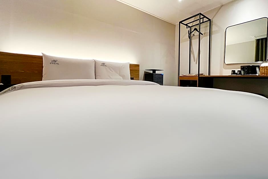 Hotel 99