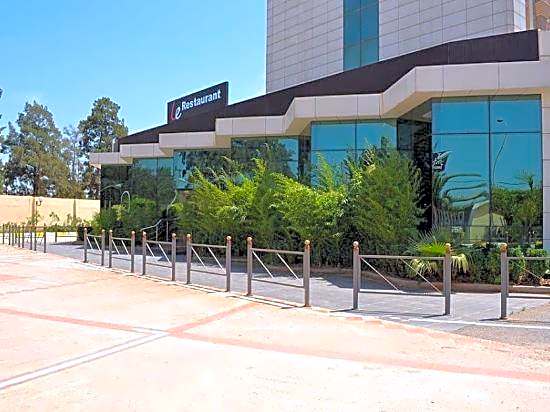 Jardy Hotel & Suites