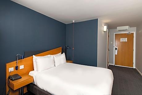 Double Room with Free Hot Breakfast - Accessible