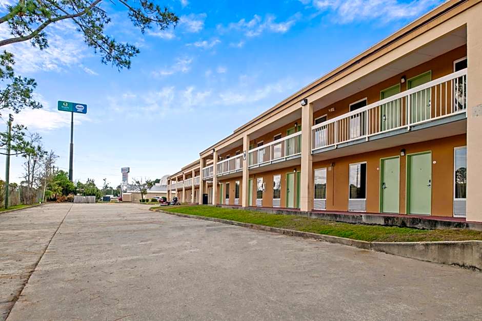 Suburban Studios Hotel Kingsland Near I-95