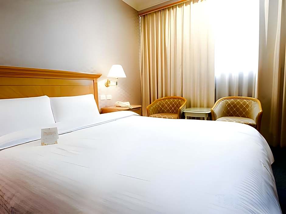 Cambridge Hotel Yung Kong