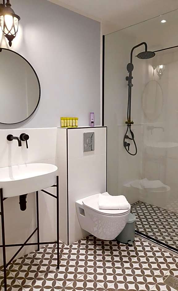 Edward Art Hotel – Nidri, GA
