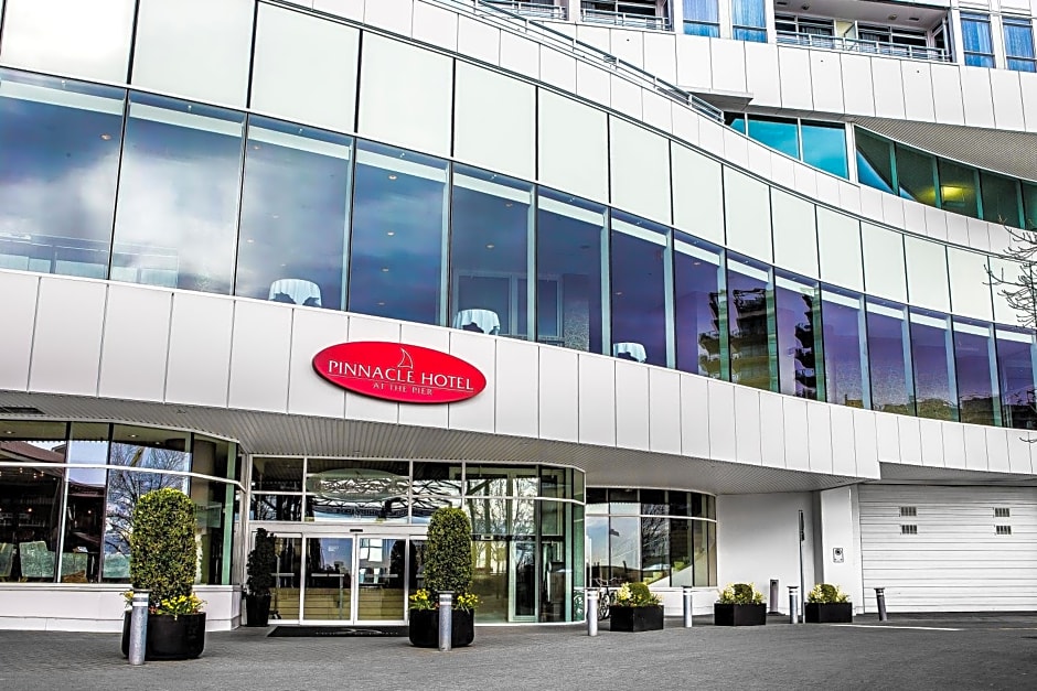 Pinnacle Hotel At The Pier