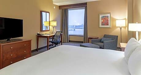 1 King Bed Club Floor