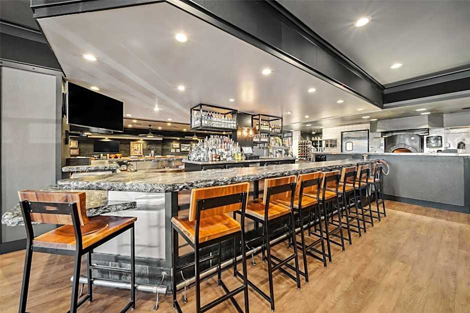 Best Western Plus Hilltop Inn