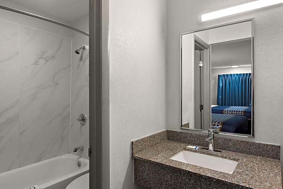 Rodeway Inn Commerce