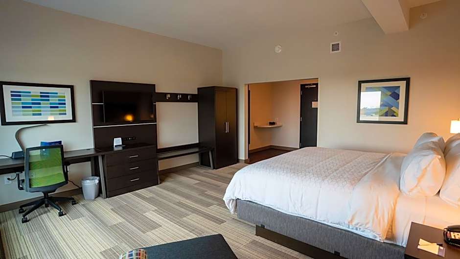 Holiday Inn Express & Suites Richburg By IHG