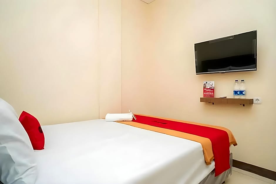 RedDoorz near Stasiun Tangerang