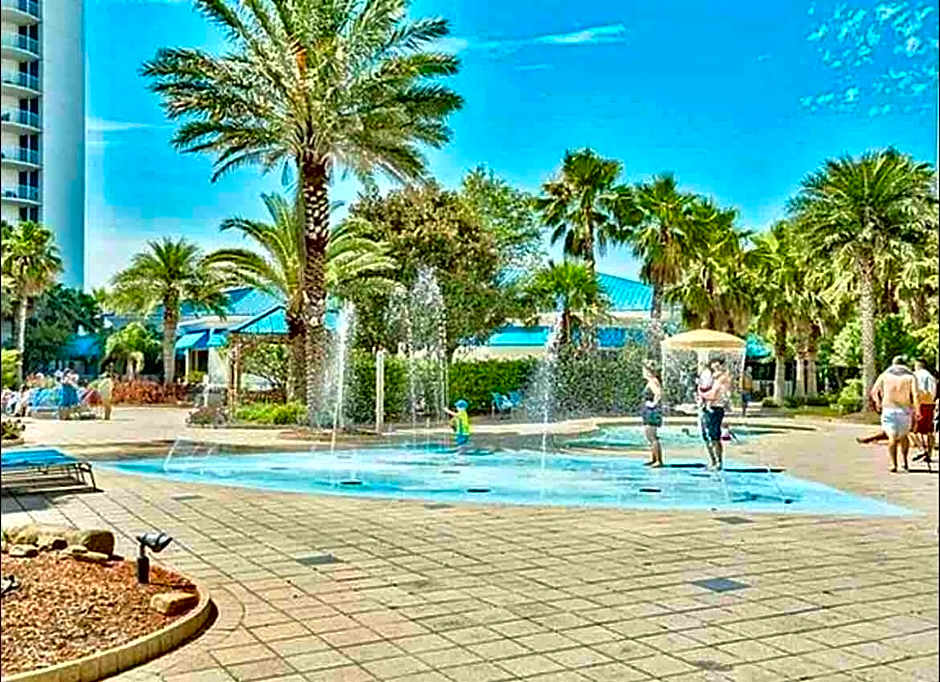 Pink Sunsets at the Palms of Destin Across from Beach, Heated Pool Shuttle & Dining