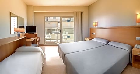 Double Room with Extra Bed and Balcony (3 Adults)