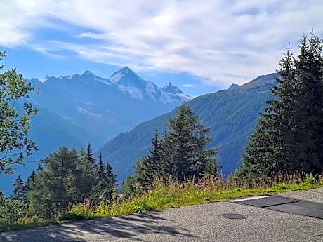Suite with Mountain View