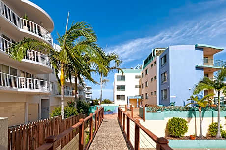 Two-Bedroom Apartment without Air-conditioning - Top Floor