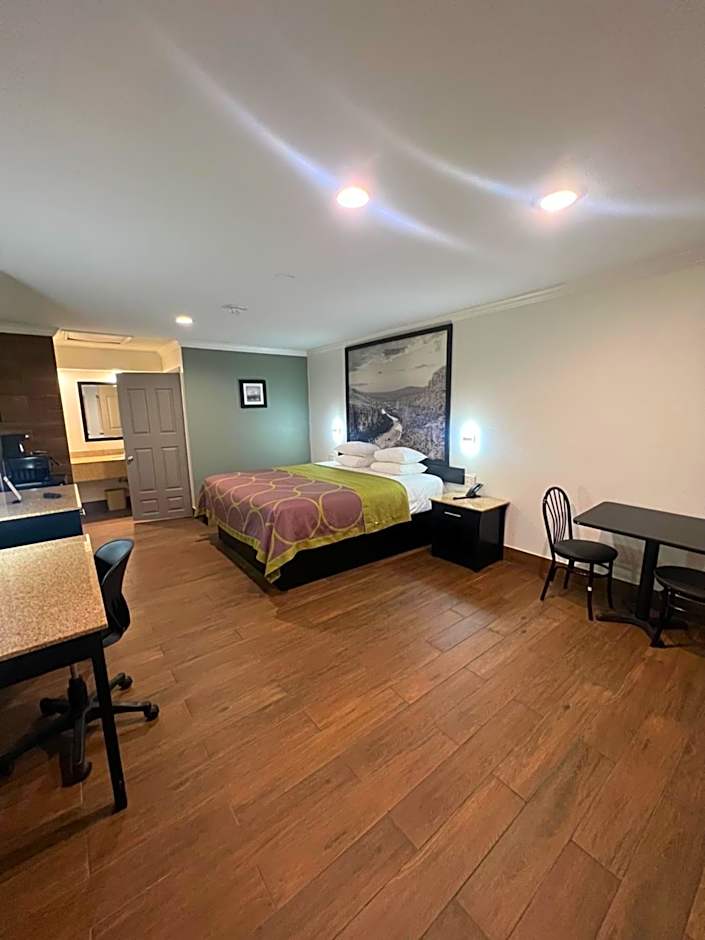 Super 8 by Wyndham McAllen/Downtown