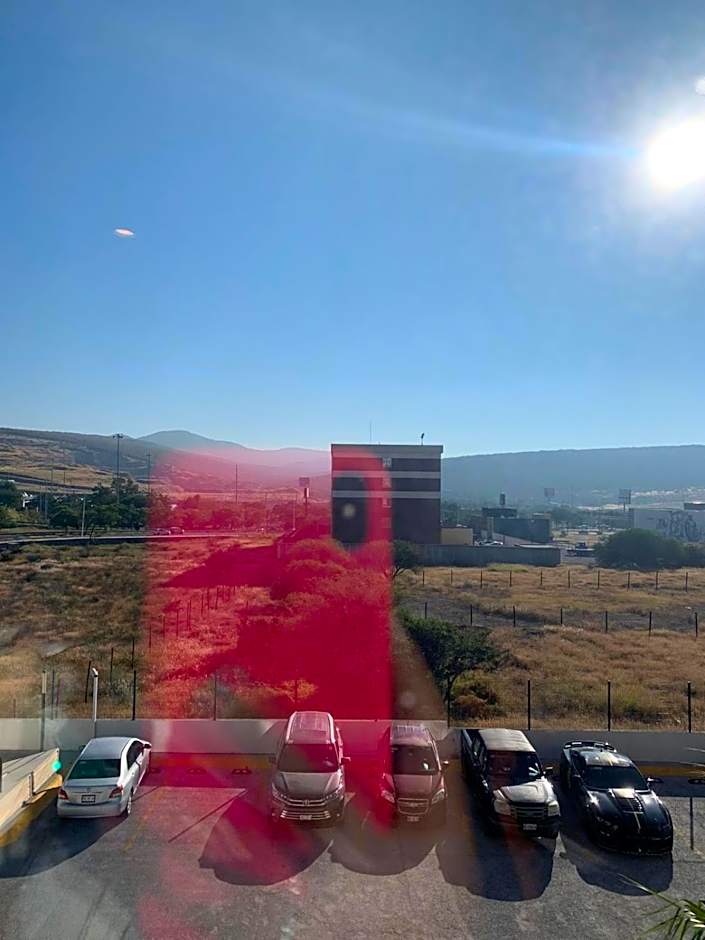 Extended Suites Queretaro Juriquilla