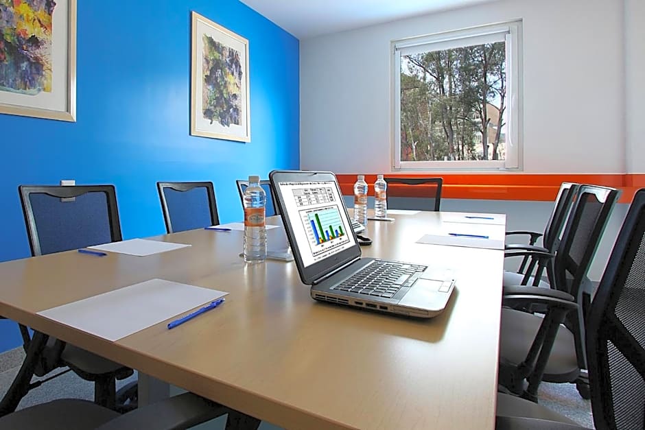 One Guadalajara Periférico Poniente