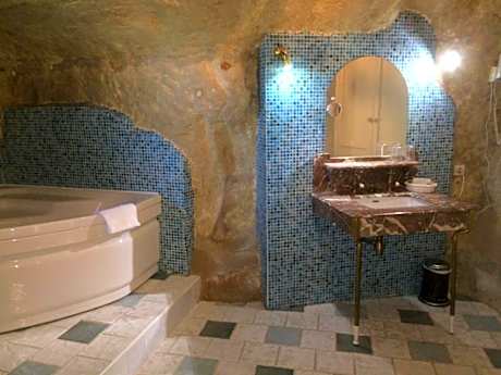 Superior Suite - Cave