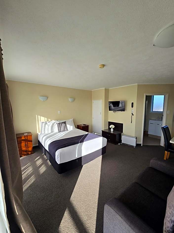 Monarch Motel