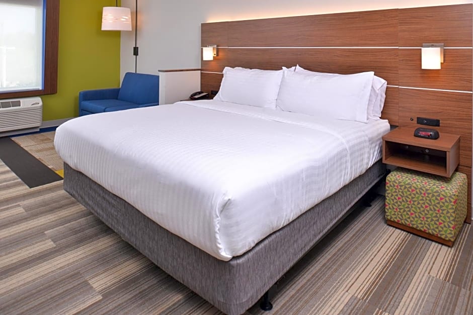 Holiday Inn Express & Suites Omaha Airport By IHG