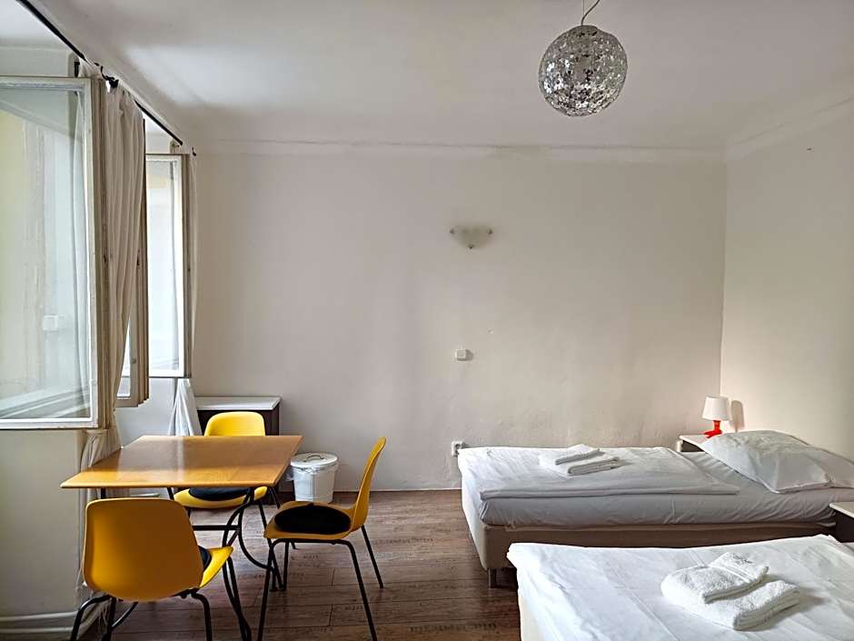 Charles Bridge Hostel & Apartments