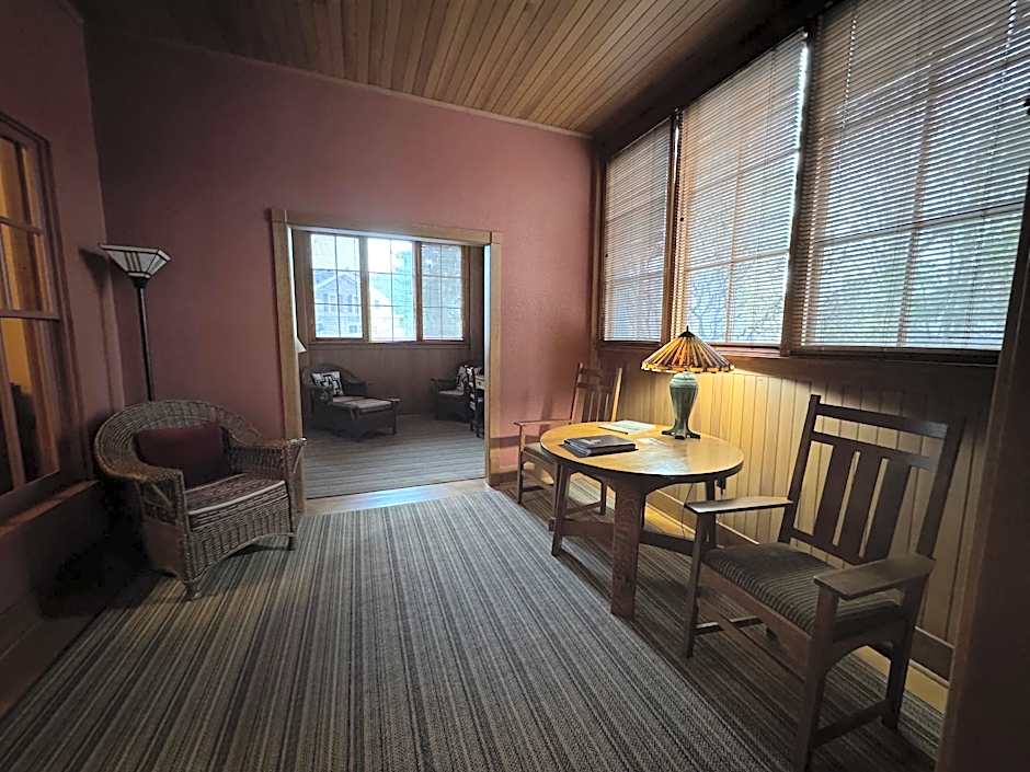 Roycroft Inn