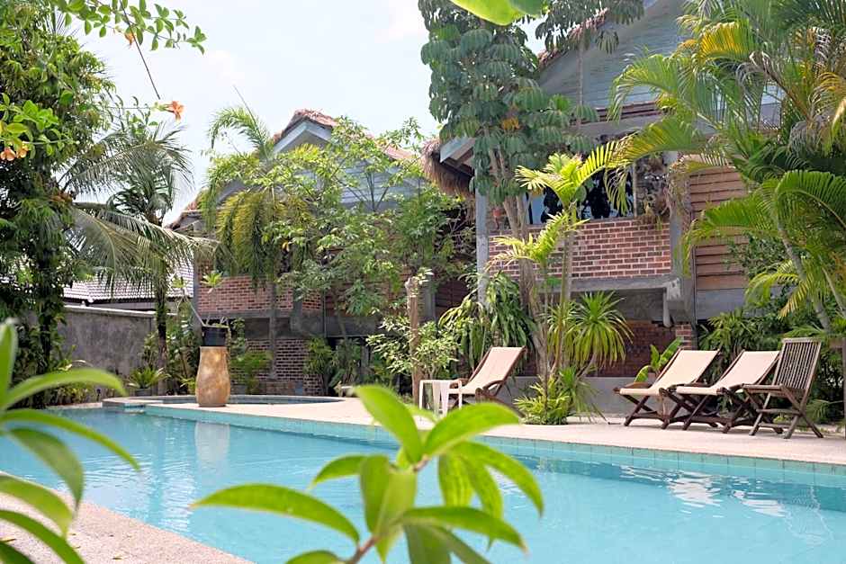 Panji Panji Tropical Wooden Home