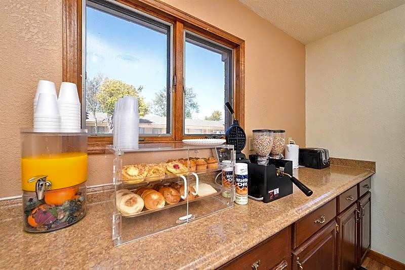 Budget Inn and Suites