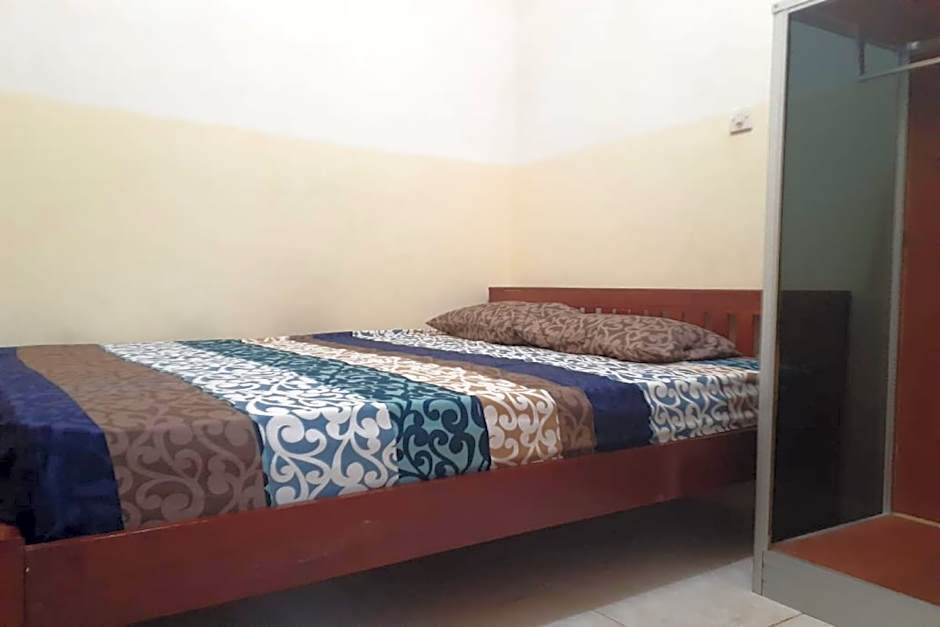 OYO Life 1972 Aman Family Inn Syariah