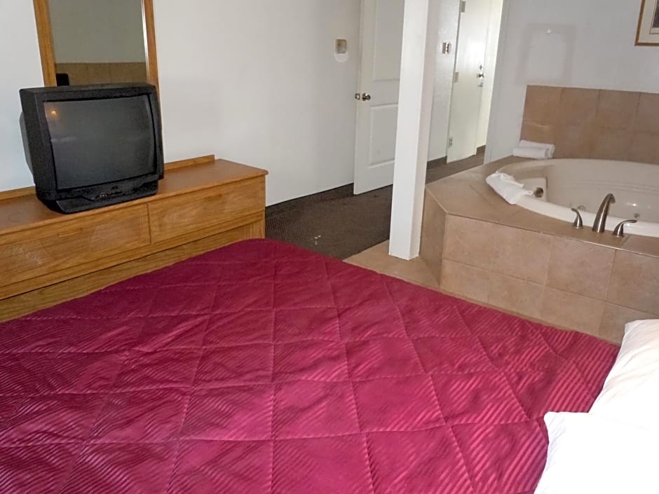 Travelodge by Wyndham Grand Rapids North