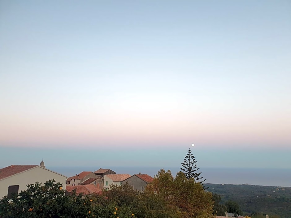 Chambres d'hôte A Caserella, Maison de village rénovée avec vue sur mer
