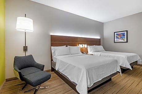 Queen Room with Two Queen Beds - Mobility Access Tub/Non-Smoking